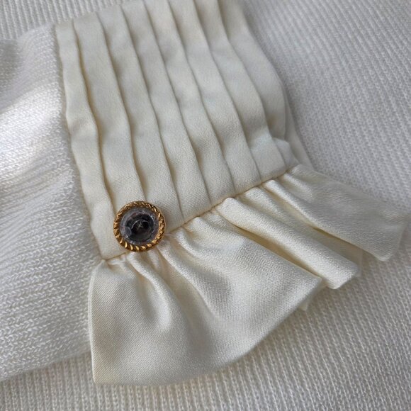 Ivory Top With Bow 8 - Picture 4 of 8